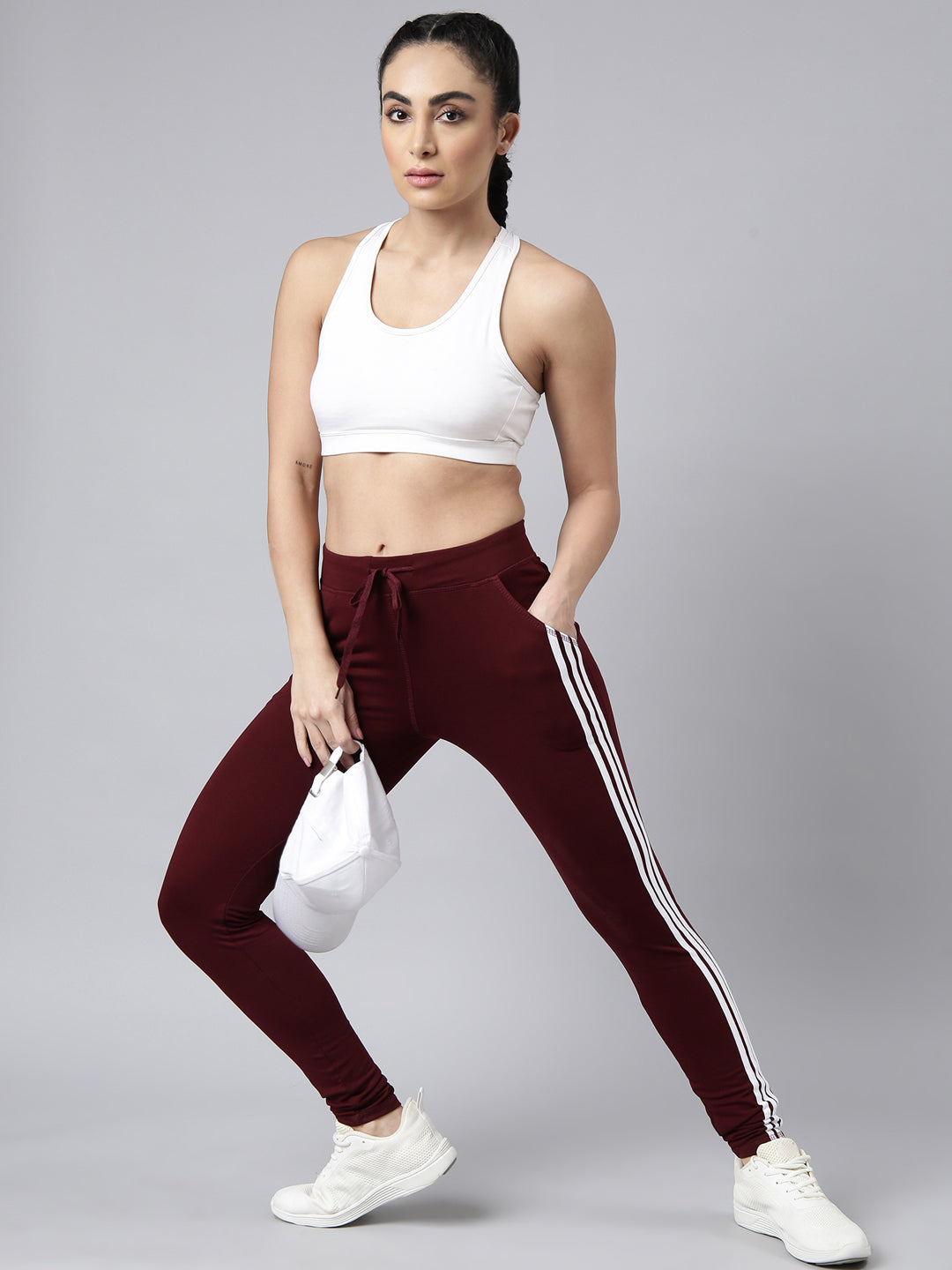 Women Solid Slim Fit Maroon Track Pant