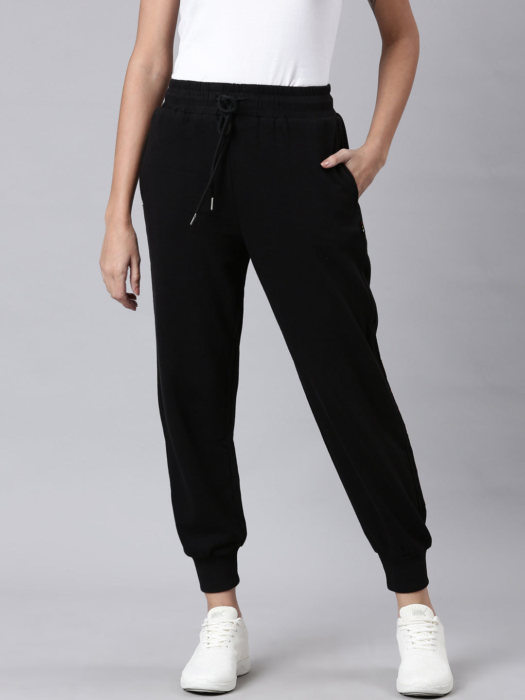 Women Black Solid Track Pant