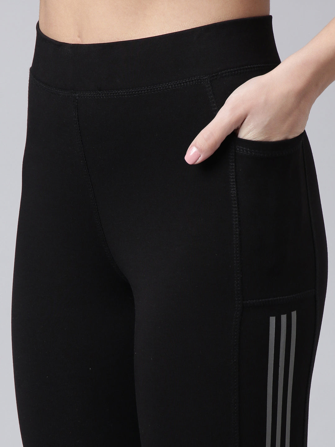 Women Solid Slim Fit Black Track Pant