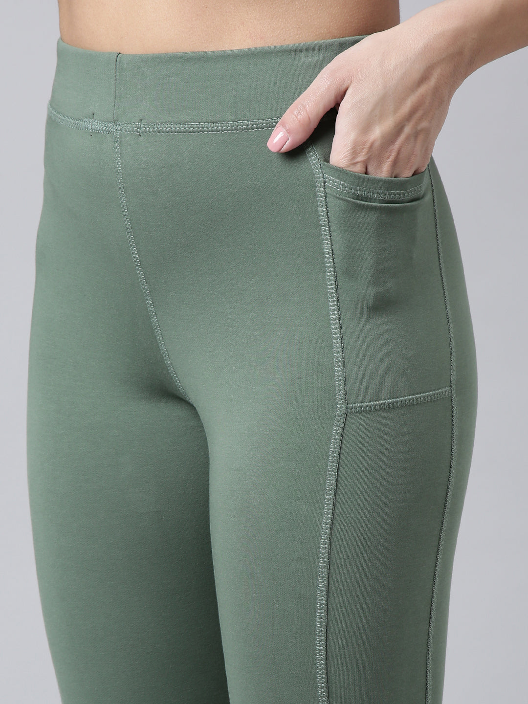 Women Solid Slim Fit Green Track Pant