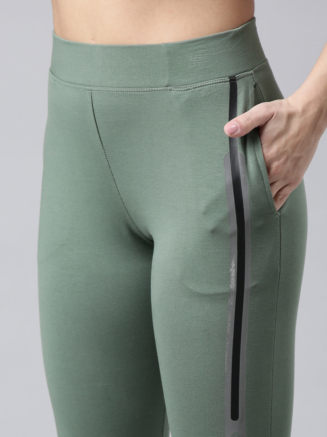 Women Solid Slim Fit Green Track Pant