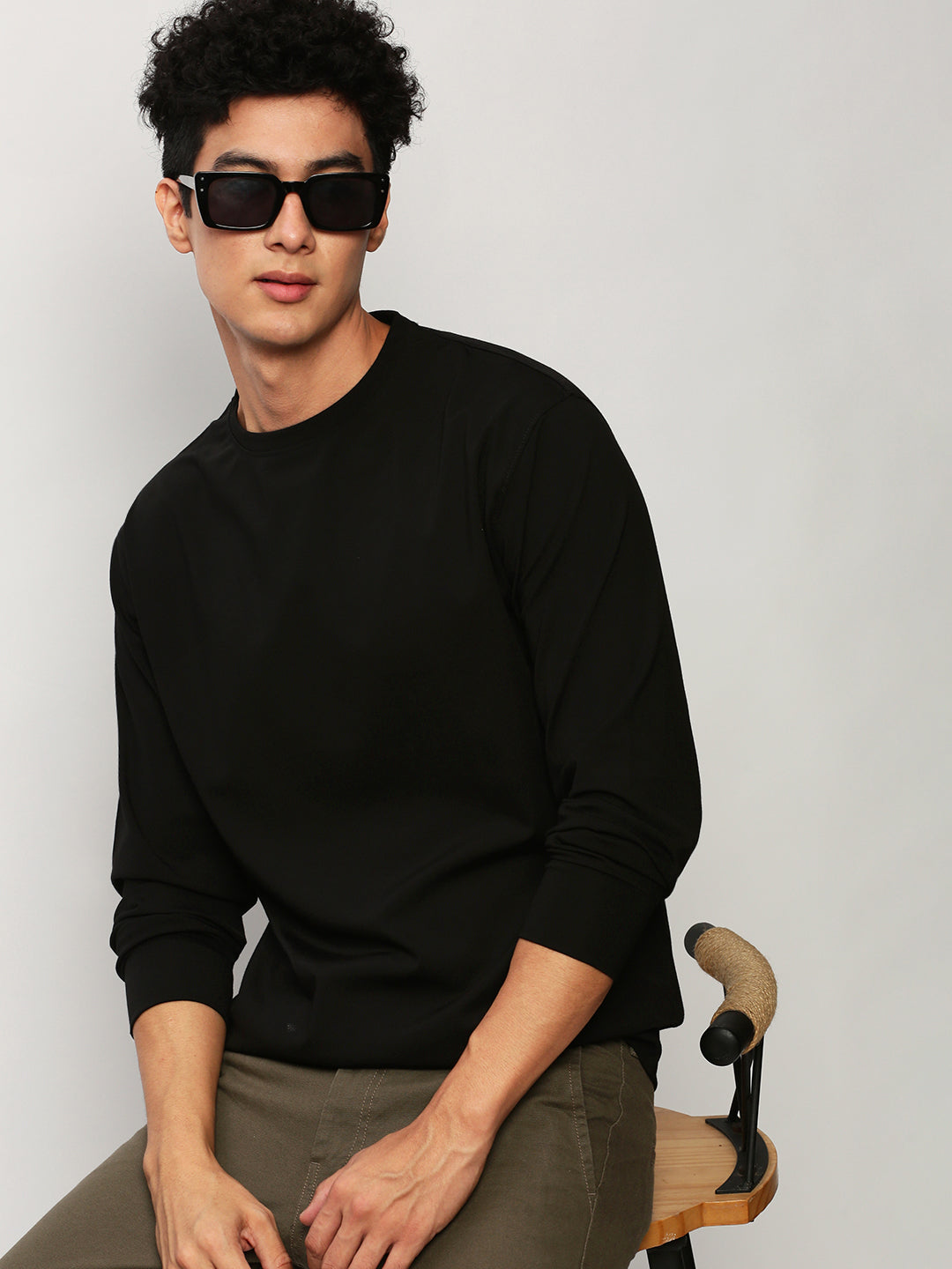 Men Black Solid Casual Sweatshirts