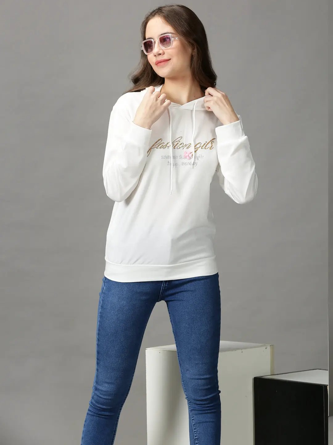 Women's White Solid Sweatshirt