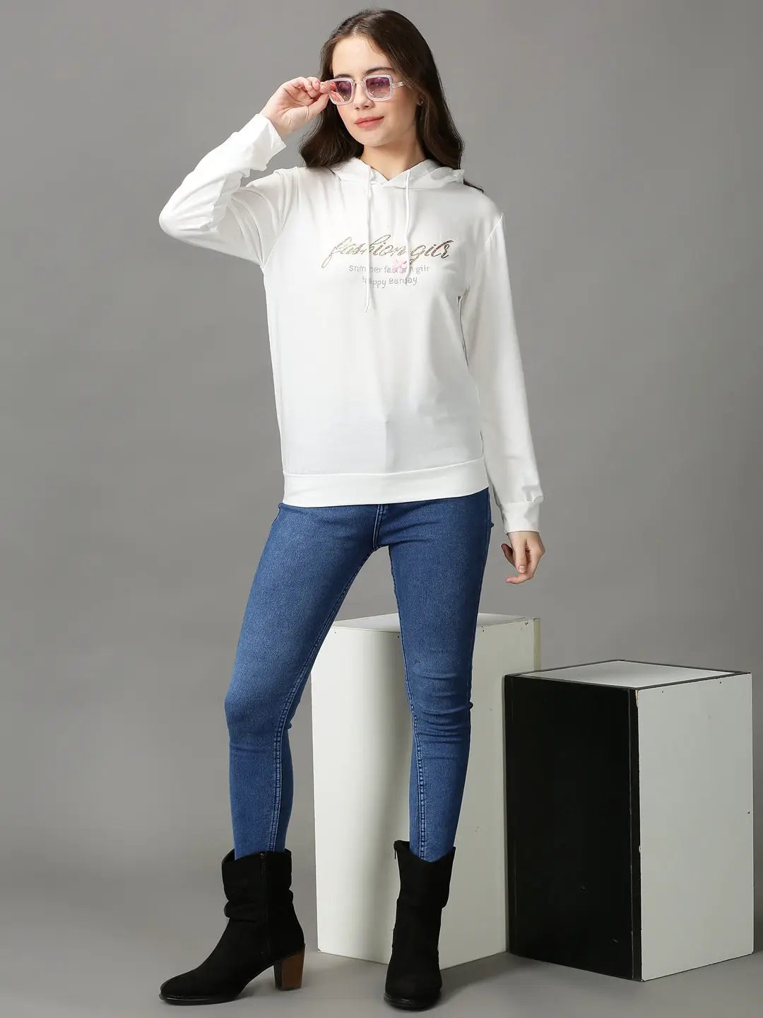 Women's White Solid Sweatshirt