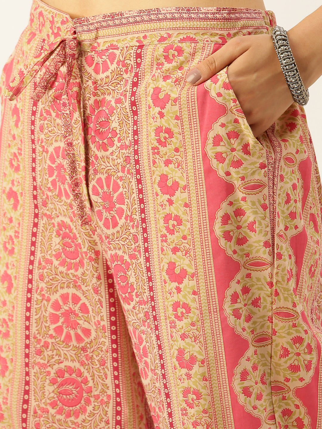 Women's Peach Printed Kurta Sets