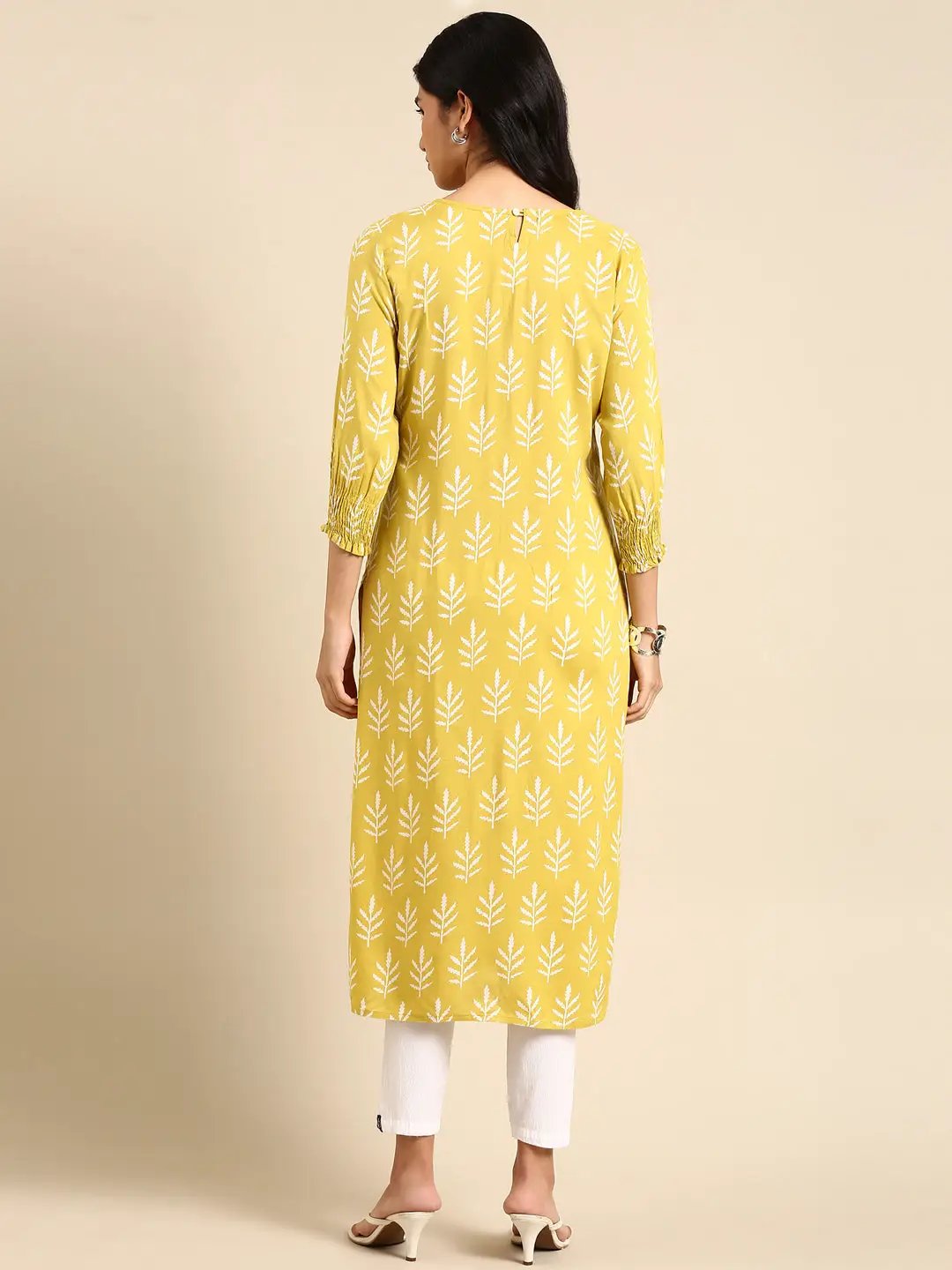 Women's Green Embroidered Straight Kurta