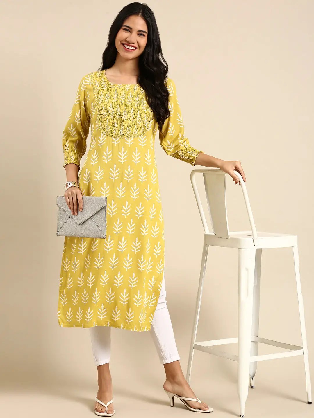 Women's Green Embroidered Straight Kurta