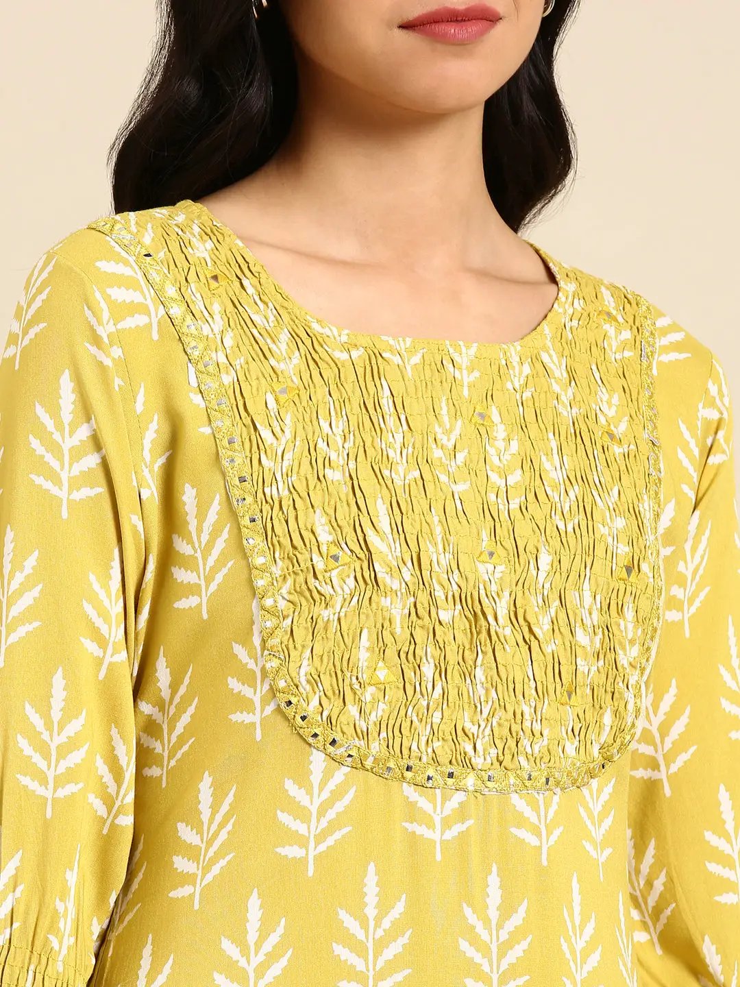Women's Green Embroidered Straight Kurta