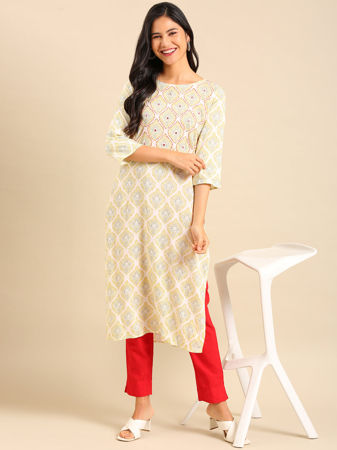 Women's Off White Printed Straight Kurta