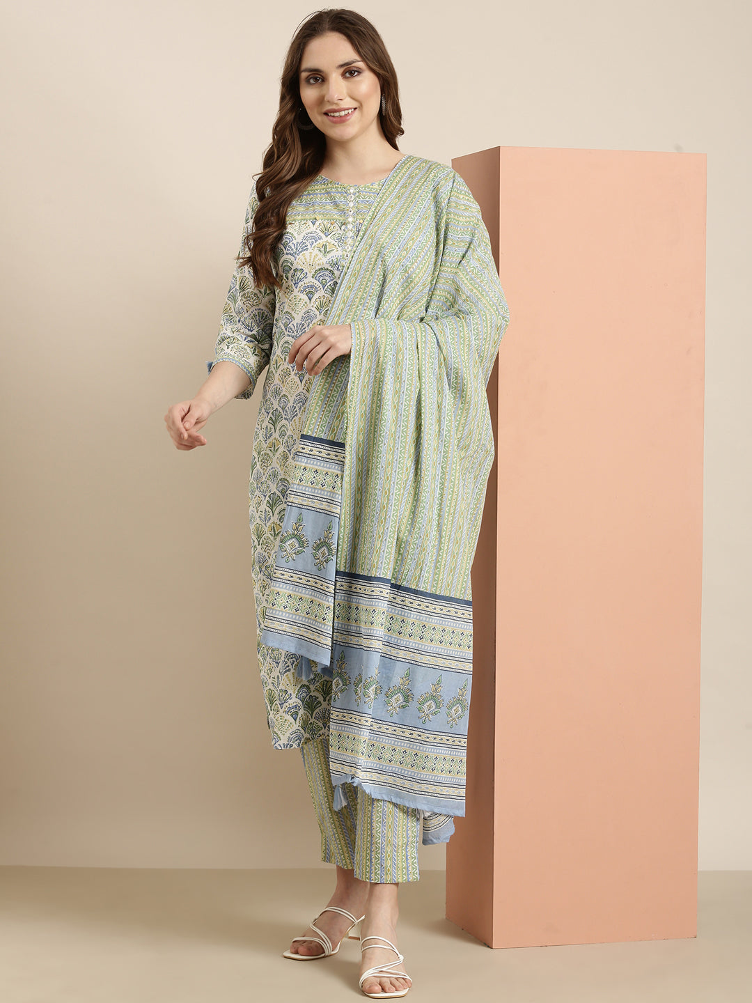 Women Straight Green Floral Kurta and Trousers Set Comes With Dupatta