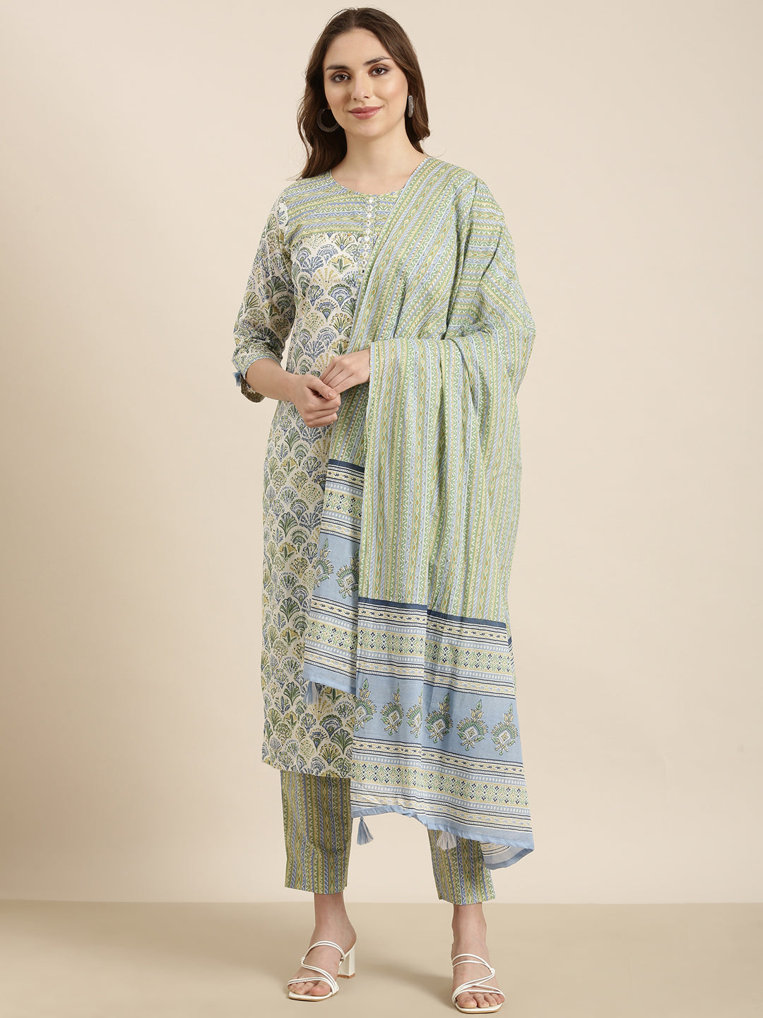 Women Straight Green Floral Kurta and Trousers Set Comes With Dupatta