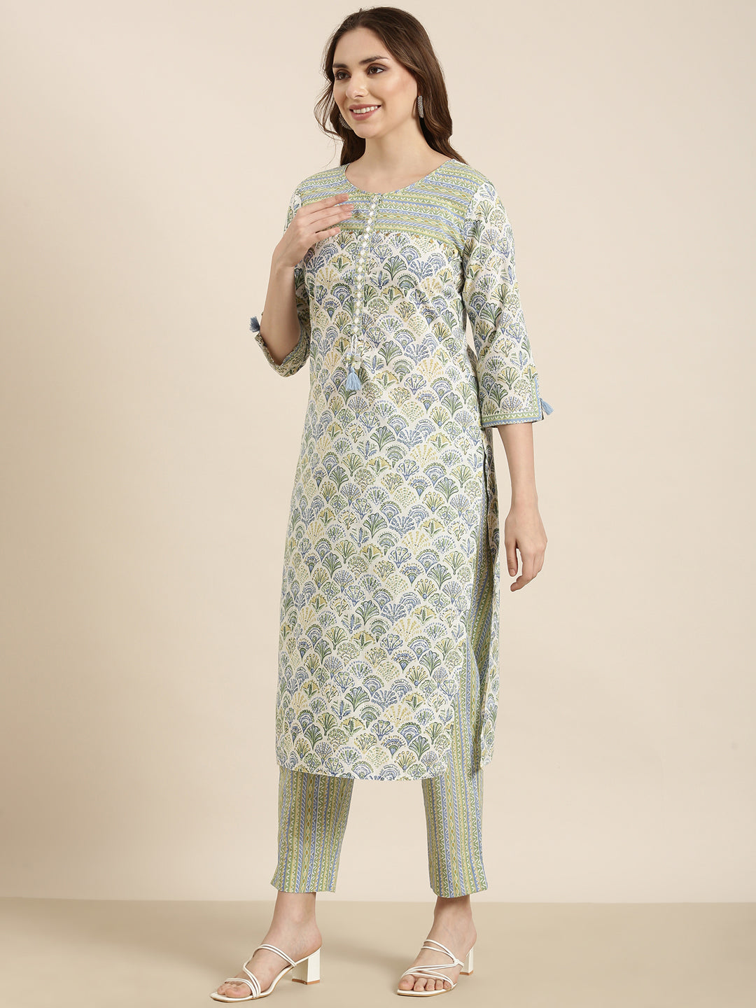 Women Straight Green Floral Kurta and Trousers Set Comes With Dupatta