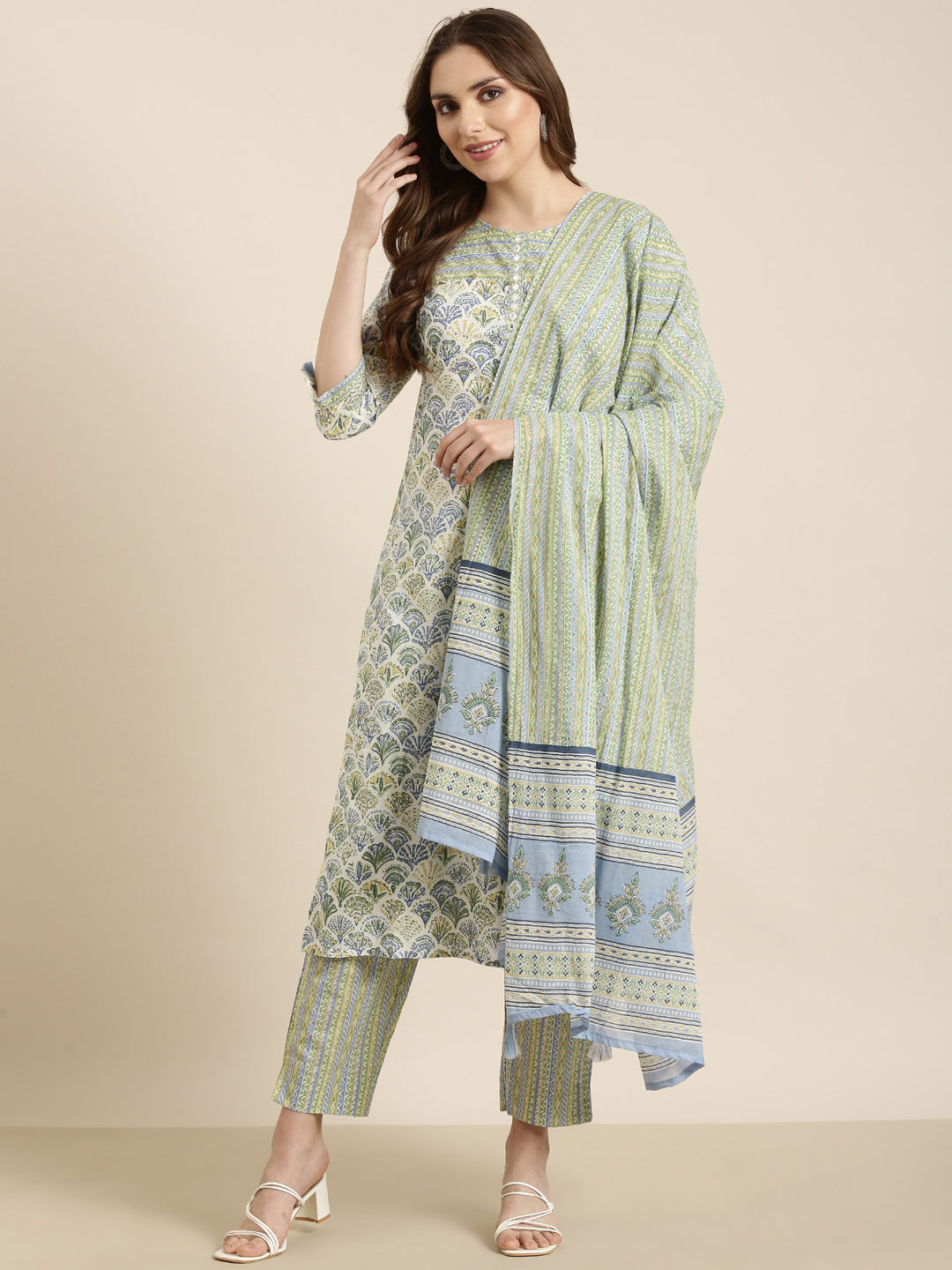 Women Straight Green Floral Kurta and Trousers Set Comes With Dupatta