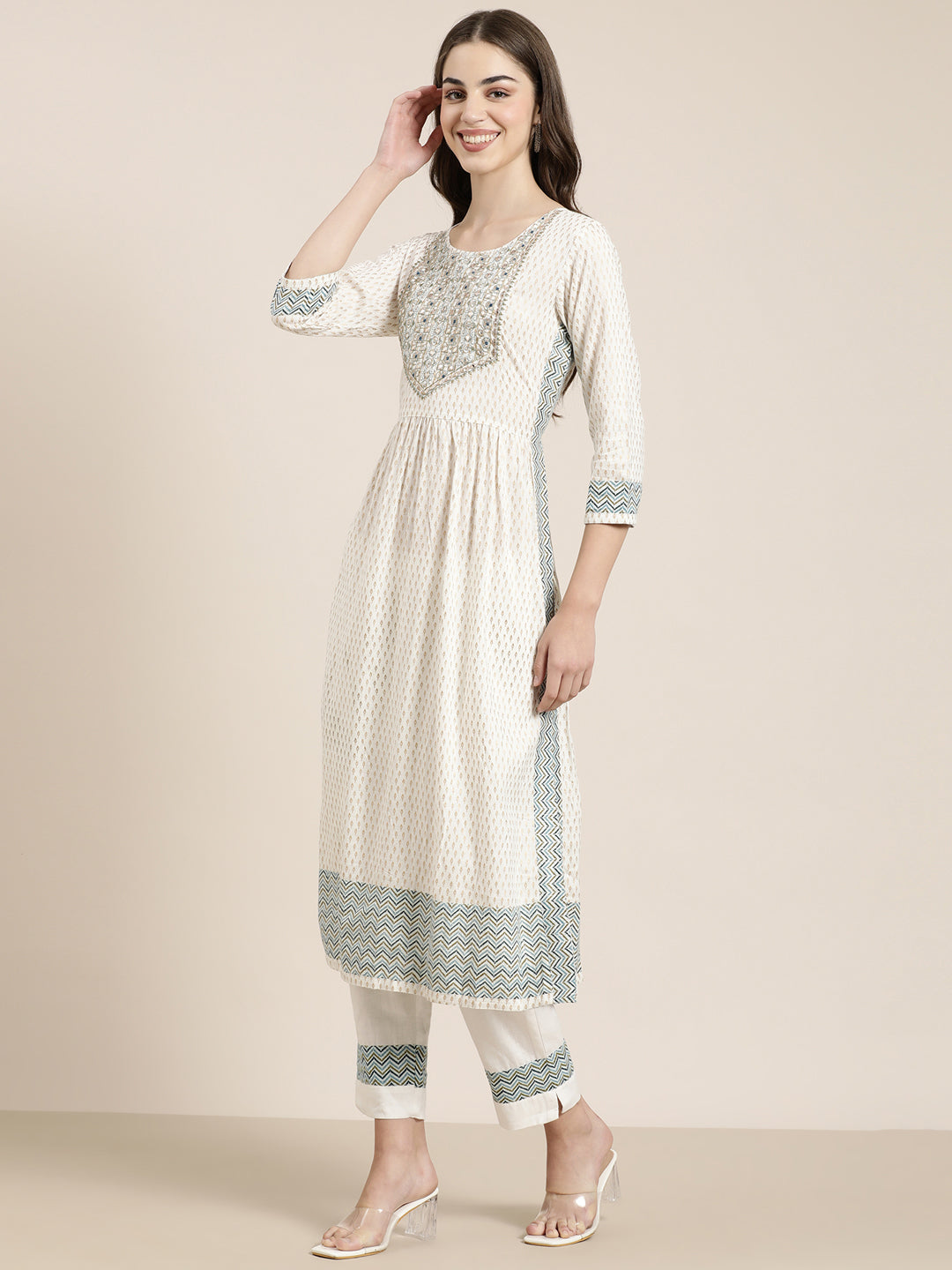 Women Off White Floral Kurta Set