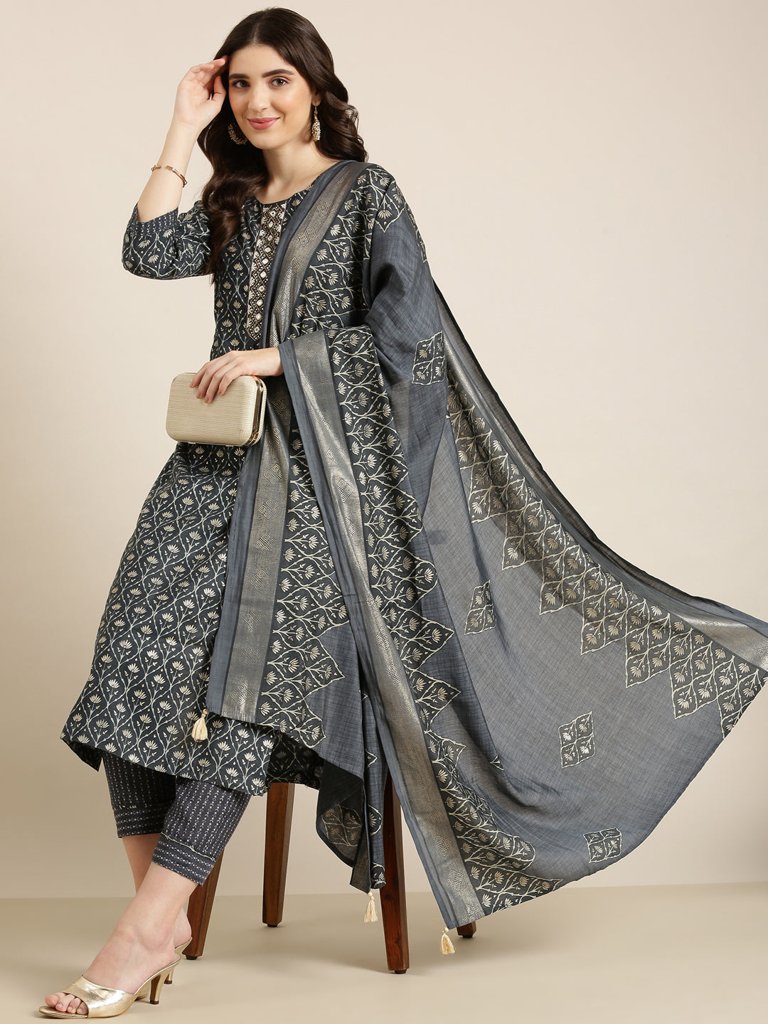 Women Grey Floral Kurta Set