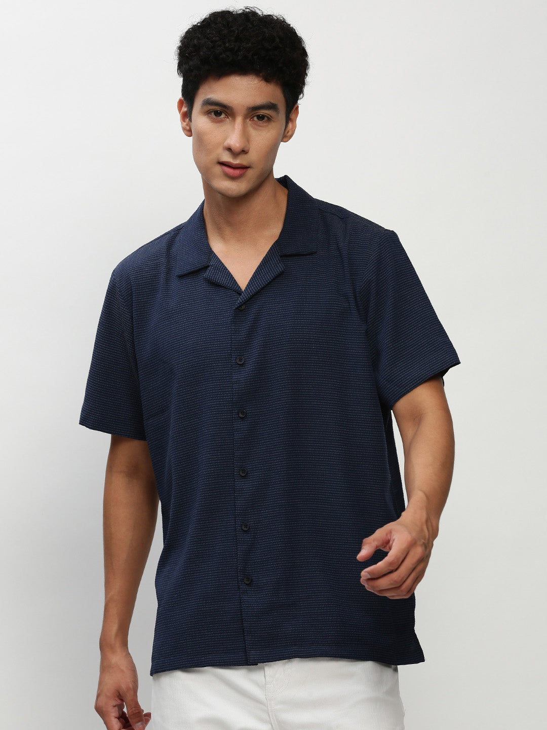 Men Navy Solid Casual Shirts