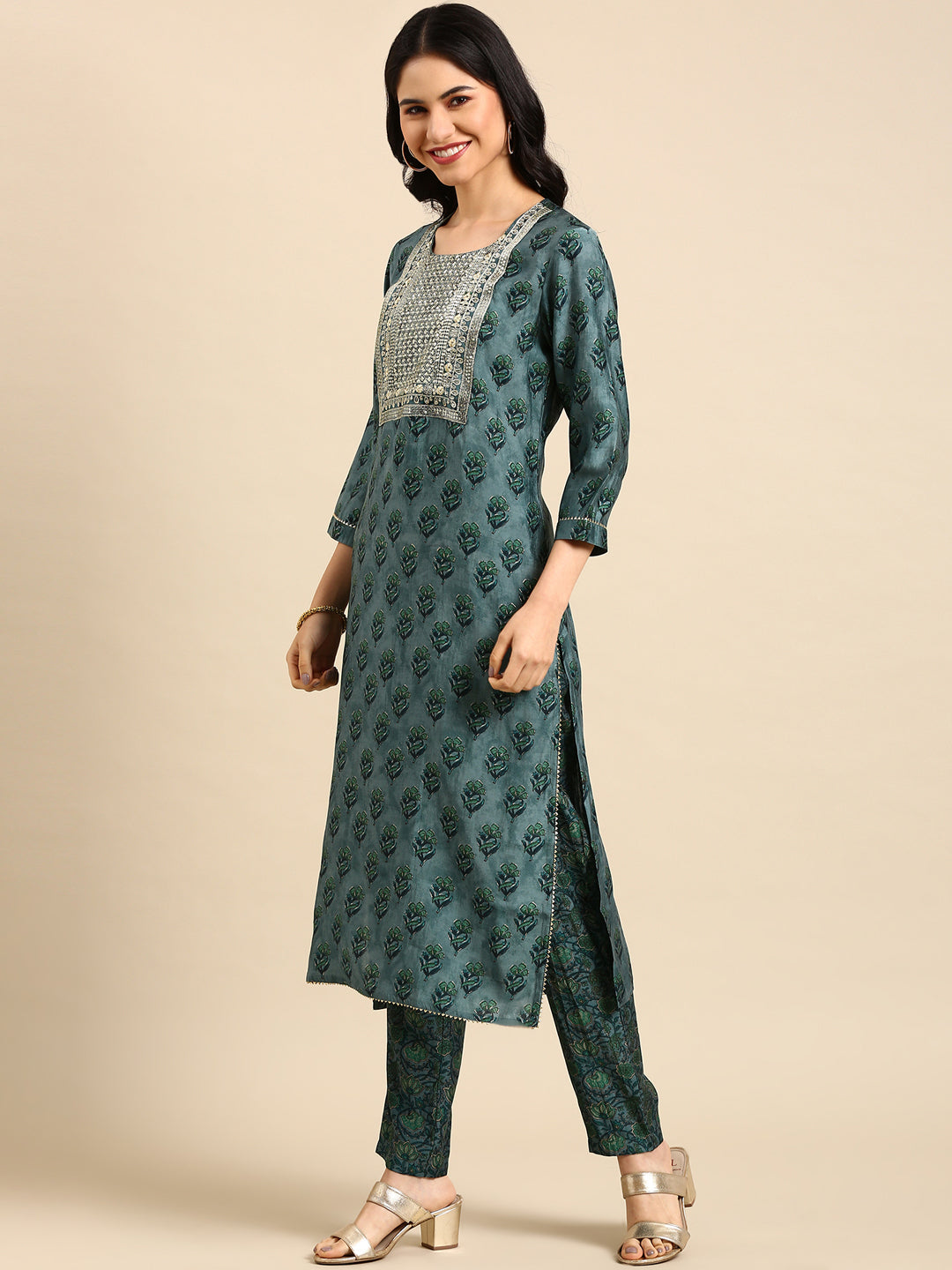 Women's Blue Floral Embroidered Thread Work Kurta Set with Dupatta
