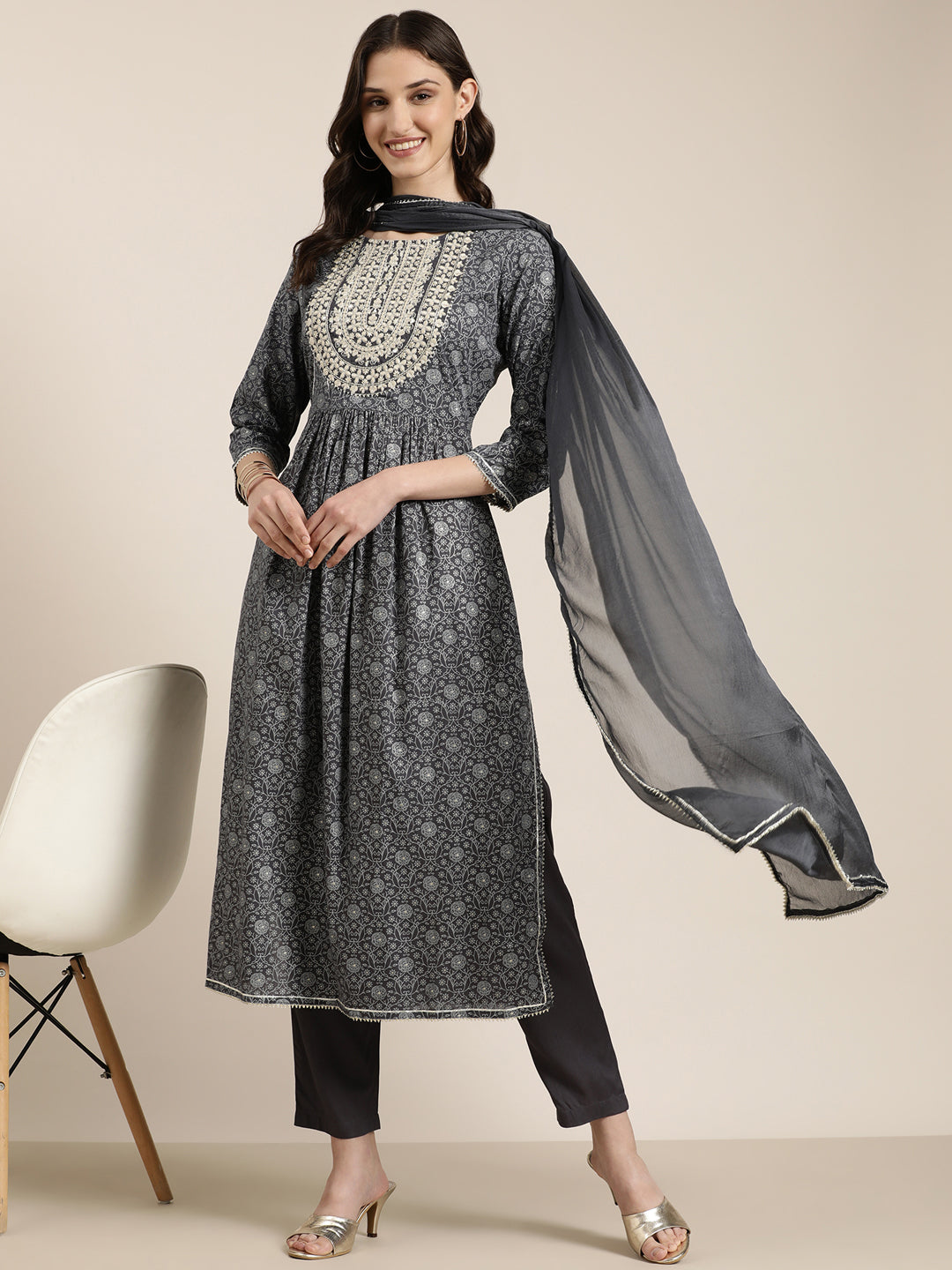 Women Grey Floral Kurta Set