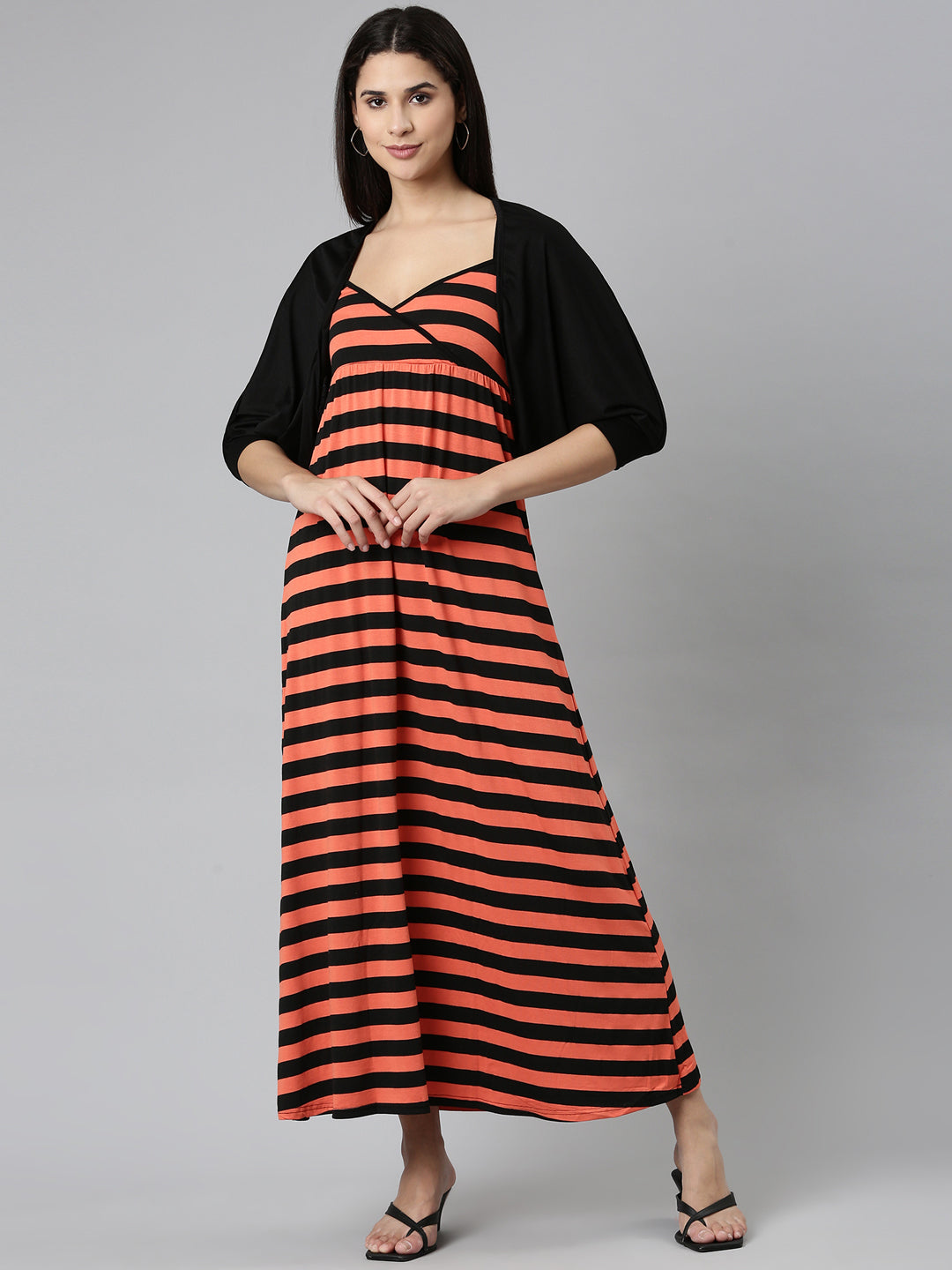 Women's Black Shoulder Straps Striped Maxi Dress With Shrug