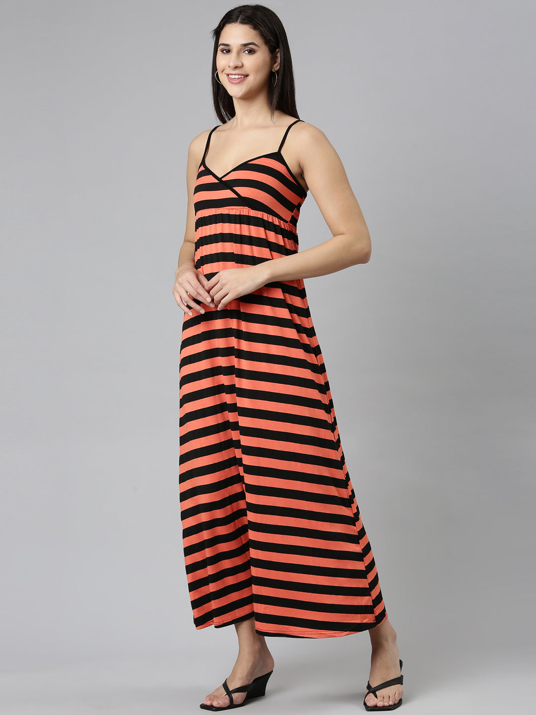 Women's Black Shoulder Straps Striped Maxi Dress With Shrug
