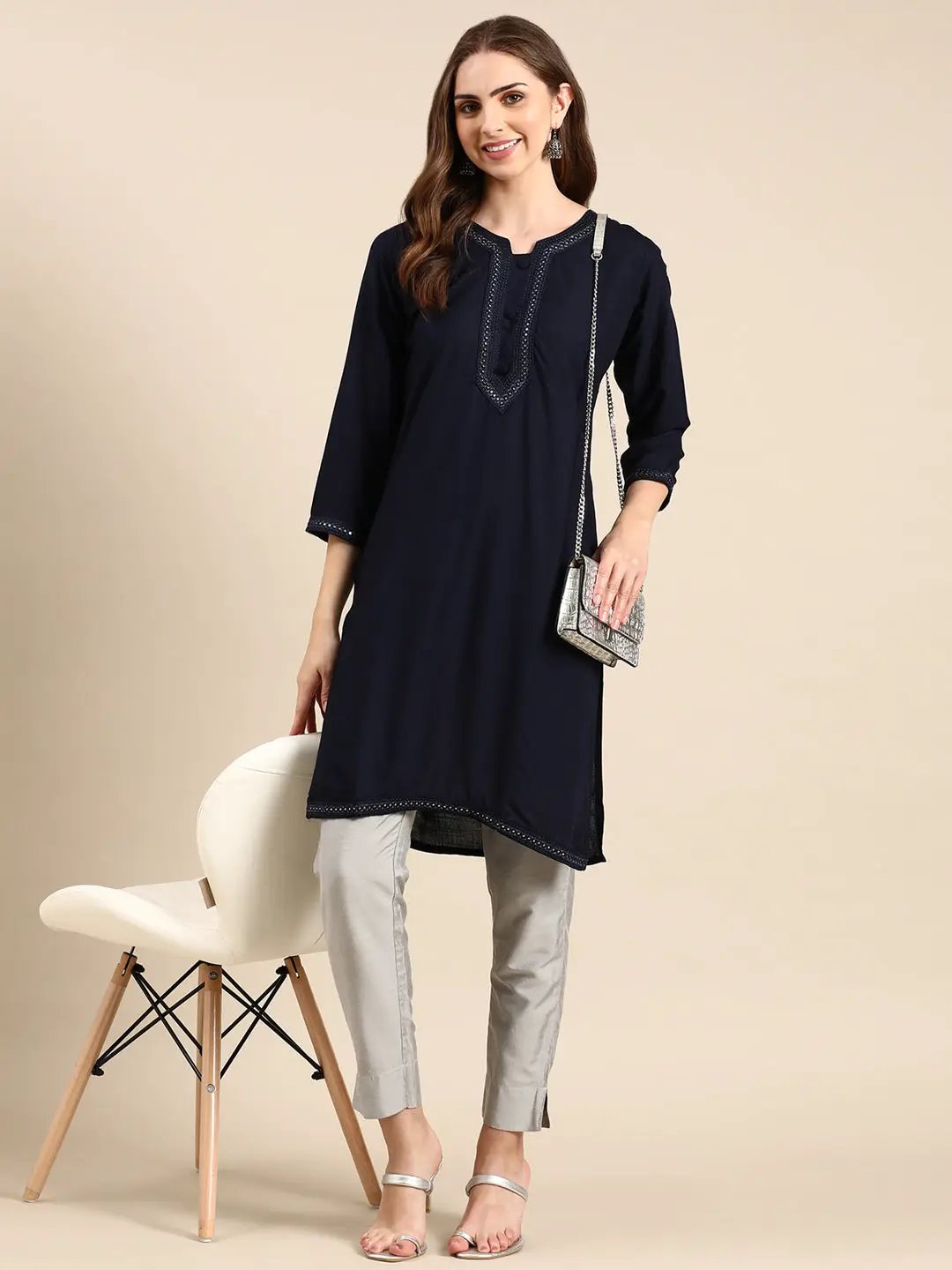 Women's Navy Blue Solid Straight Kurta