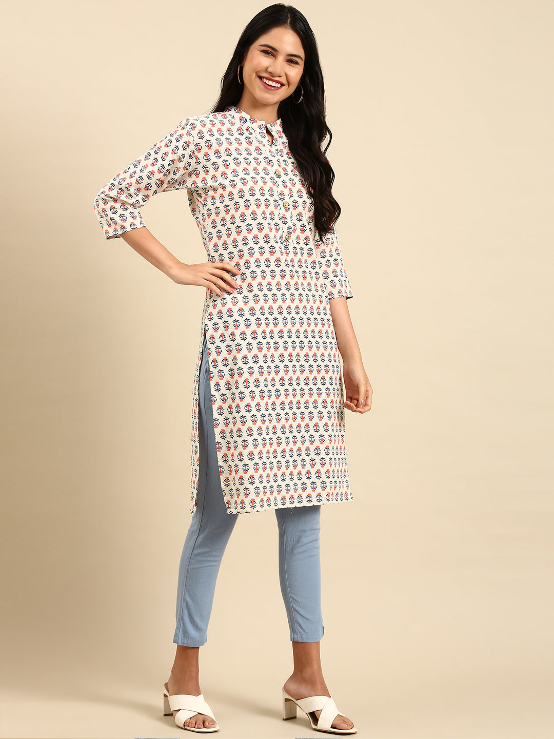 Women's Off White Printed Straight Kurta