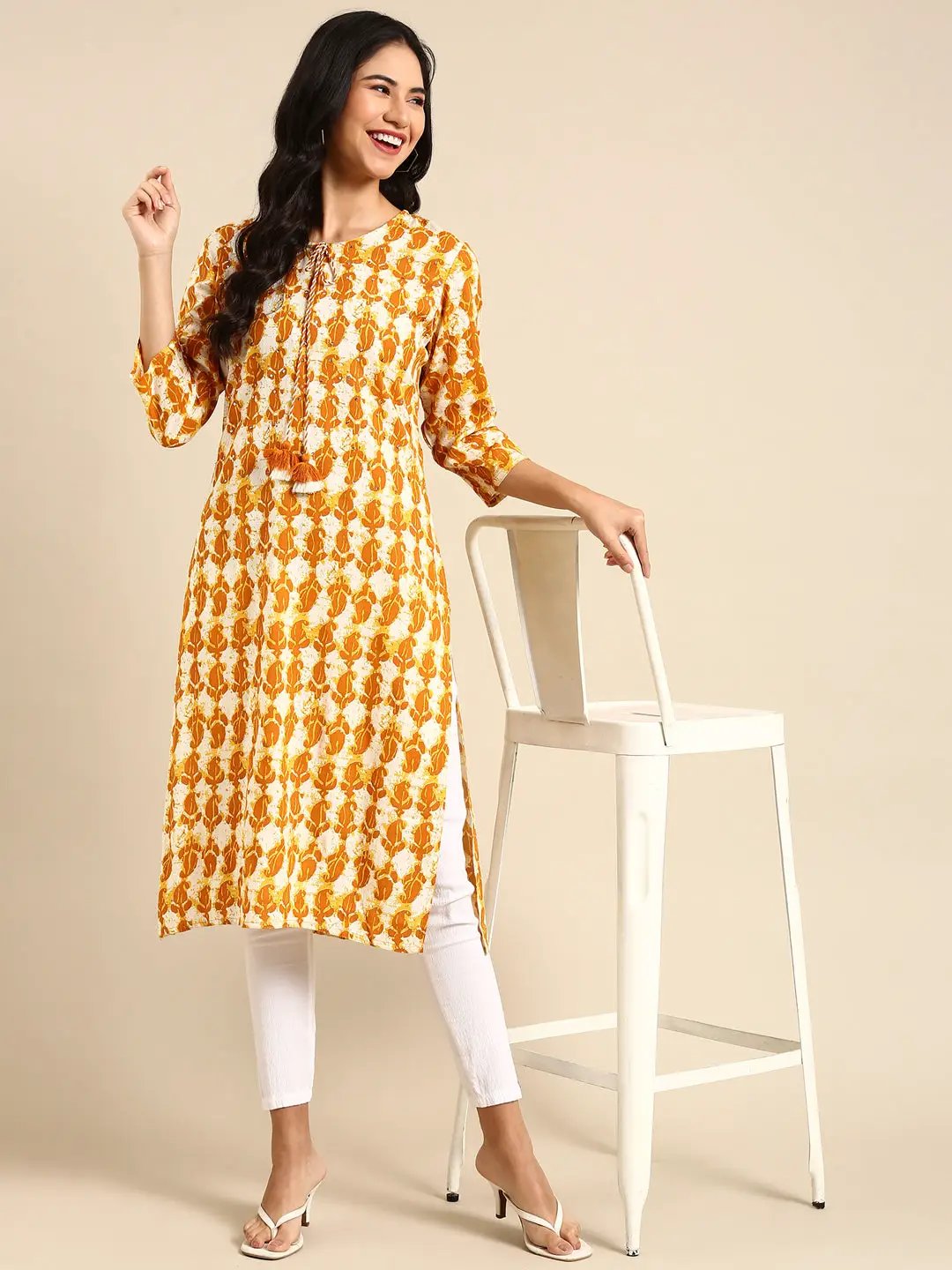 Women's Off White Printed Straight Kurta
