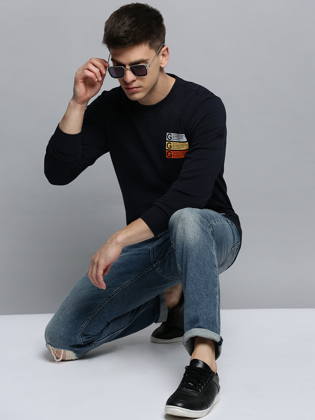 Men Navy Solid Casual Sweatshirt