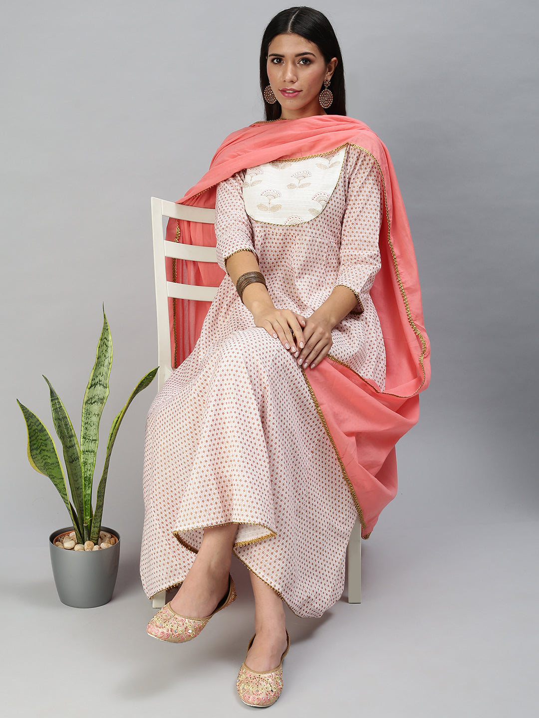 Women's White & Pink Printed Kurta Sets