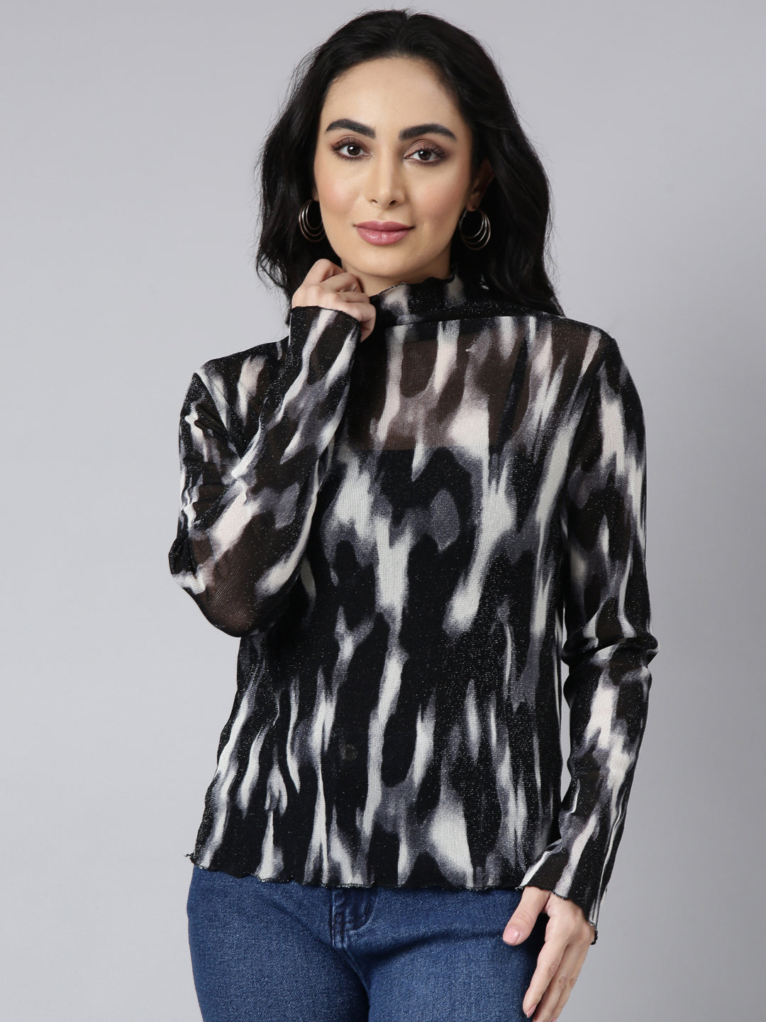 Women's Black Abstract Fitted Top