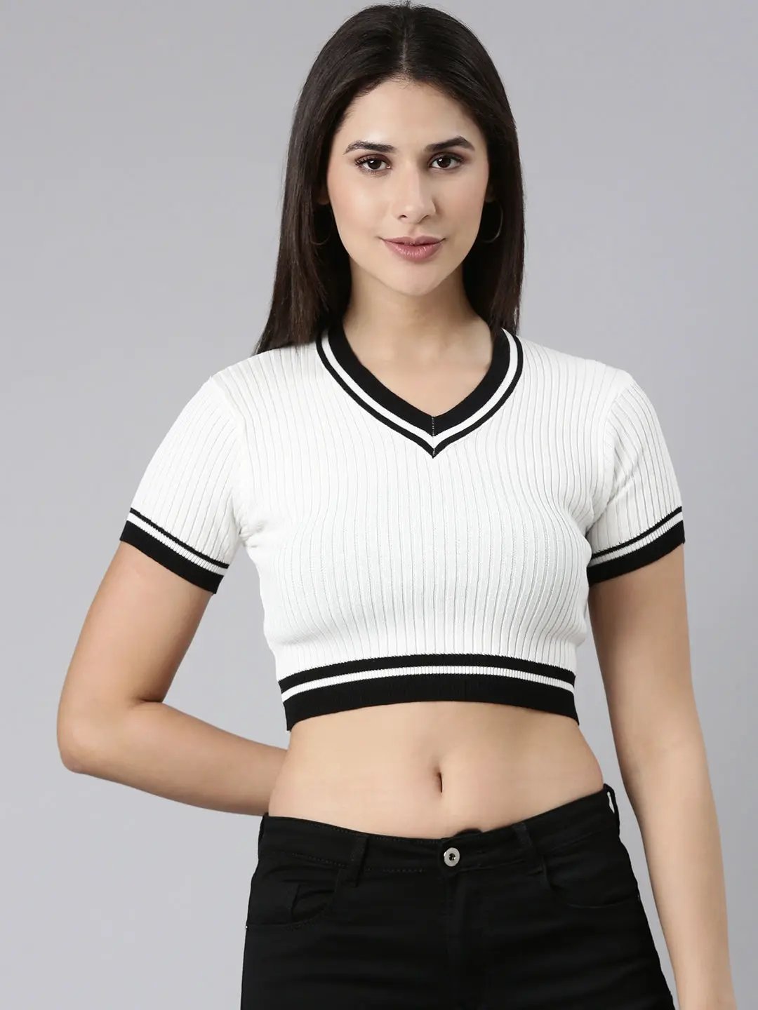 Women's V-Neck Solid White Fitted Crop Top