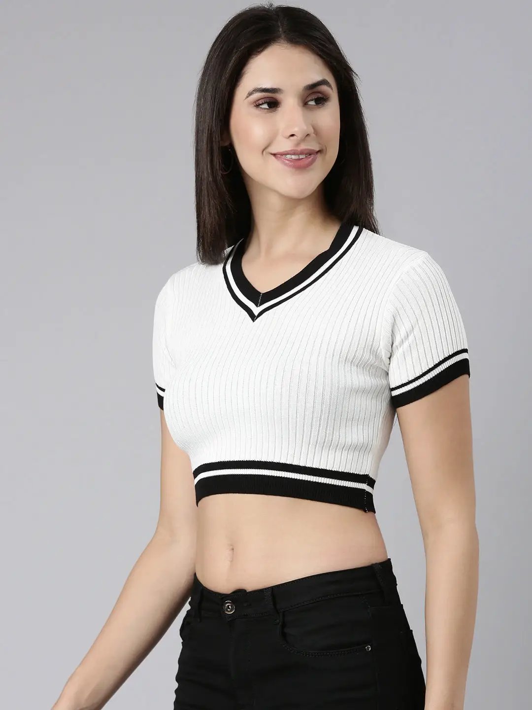 Women's V-Neck Solid White Fitted Crop Top