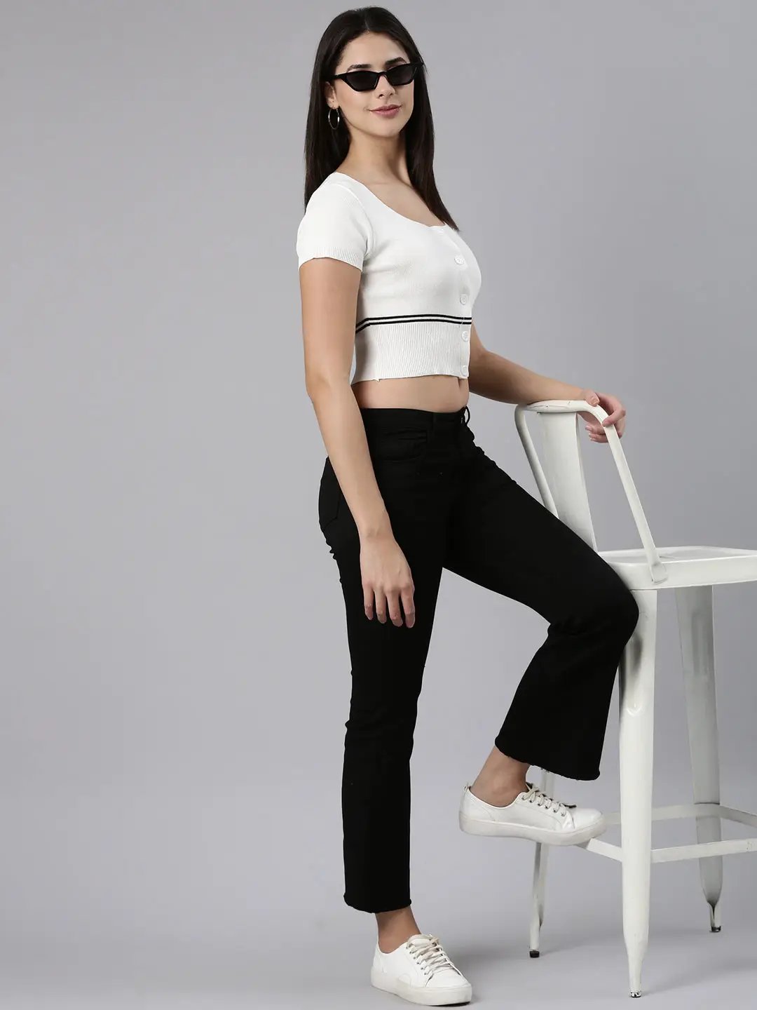 Women's Scoop Neck Solid White Fitted Crop Top