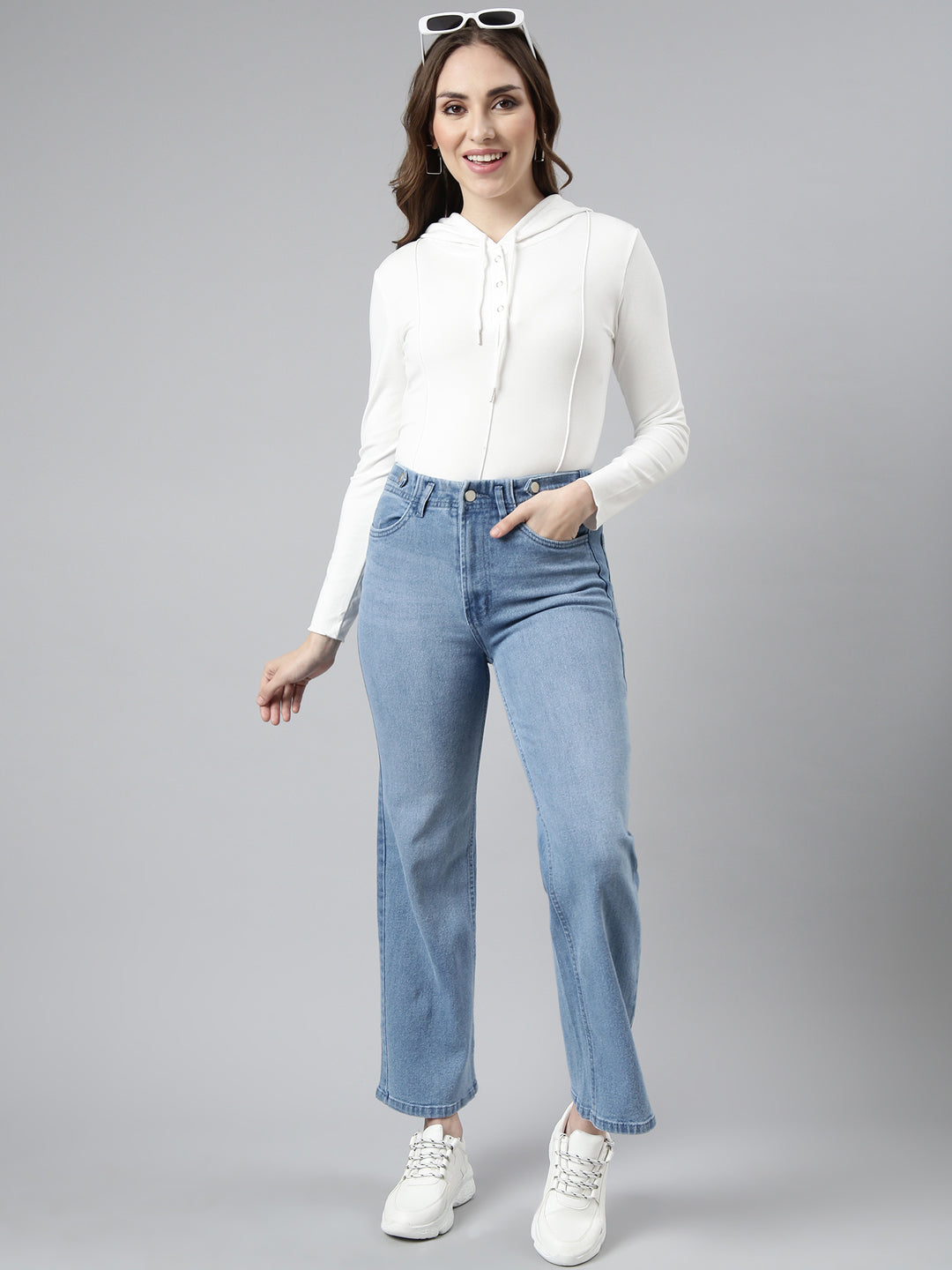 Women's White Solid Pullover Sweatshirt