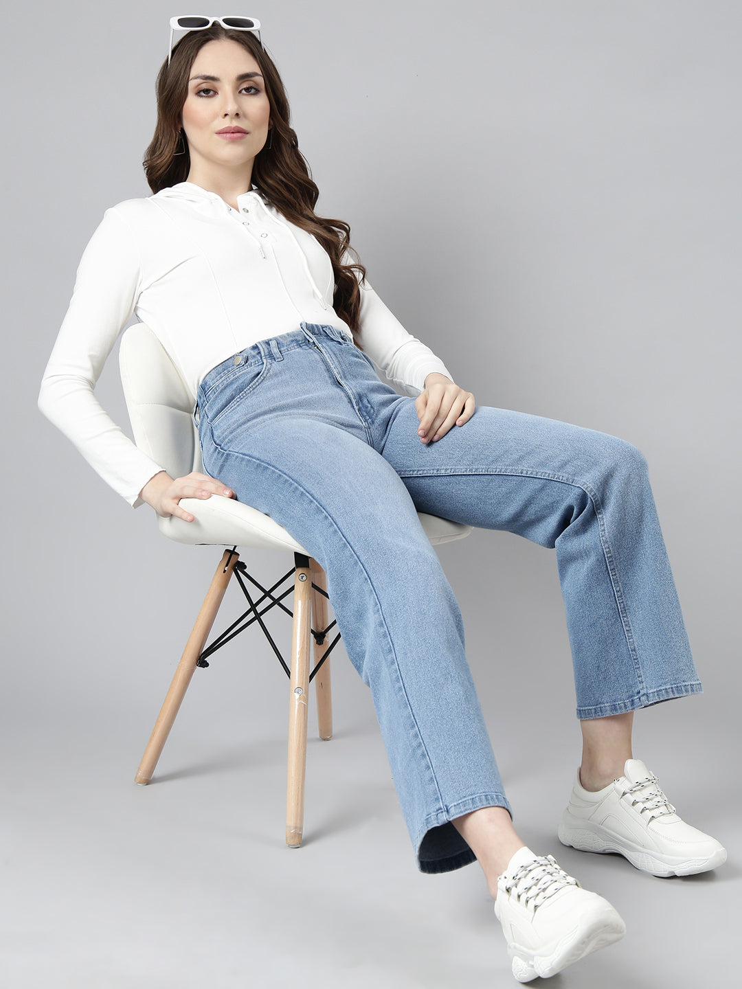 Women's White Solid Pullover Sweatshirt