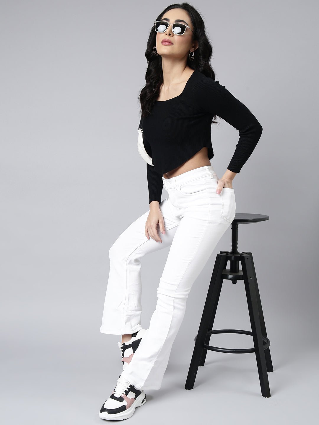 Women's Black Solid Fitted Crop Top