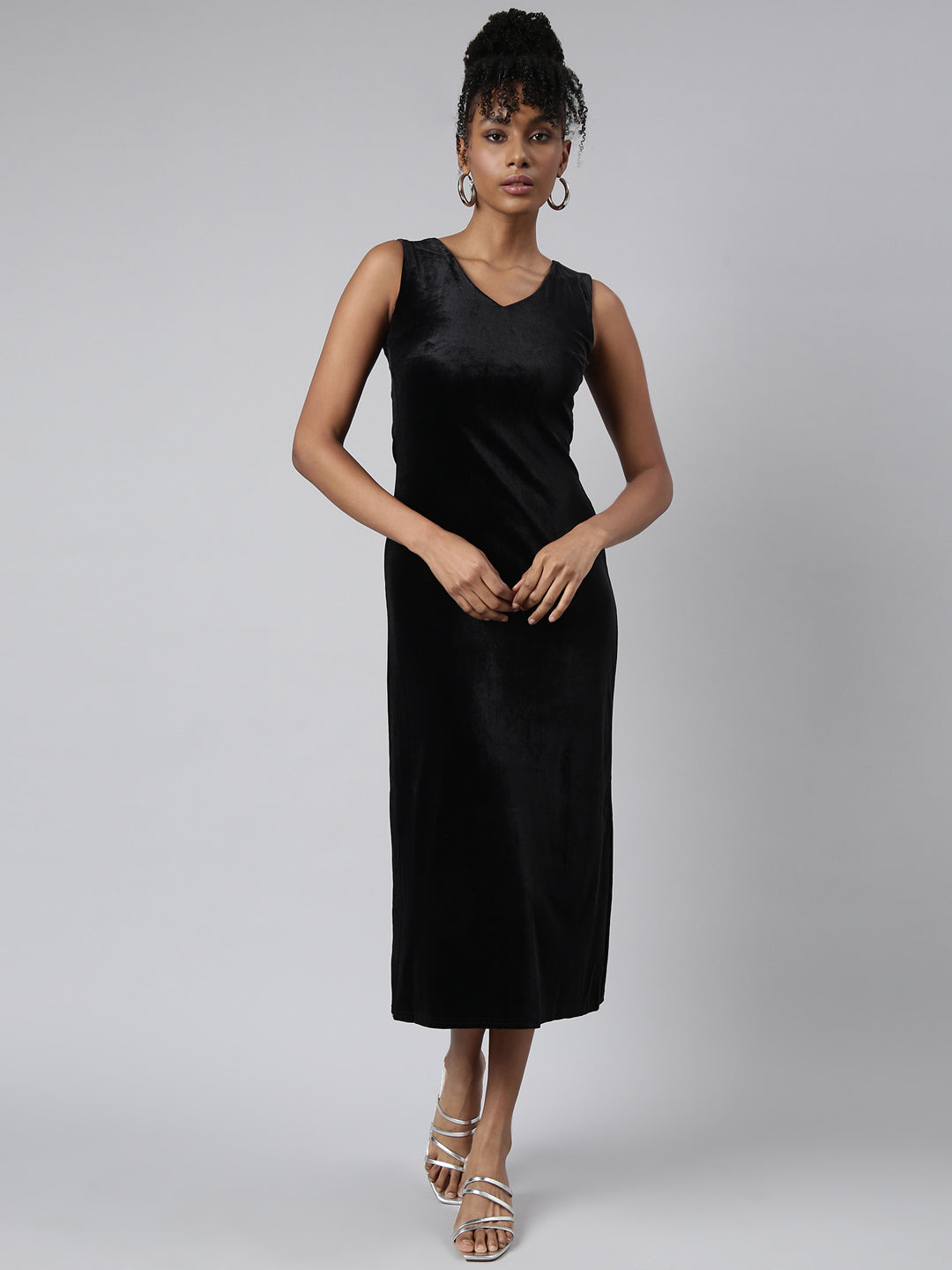 Women Black Solid Sheath Dress