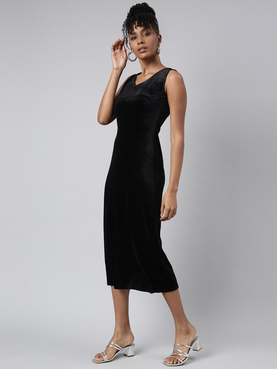 Women Black Solid Sheath Dress