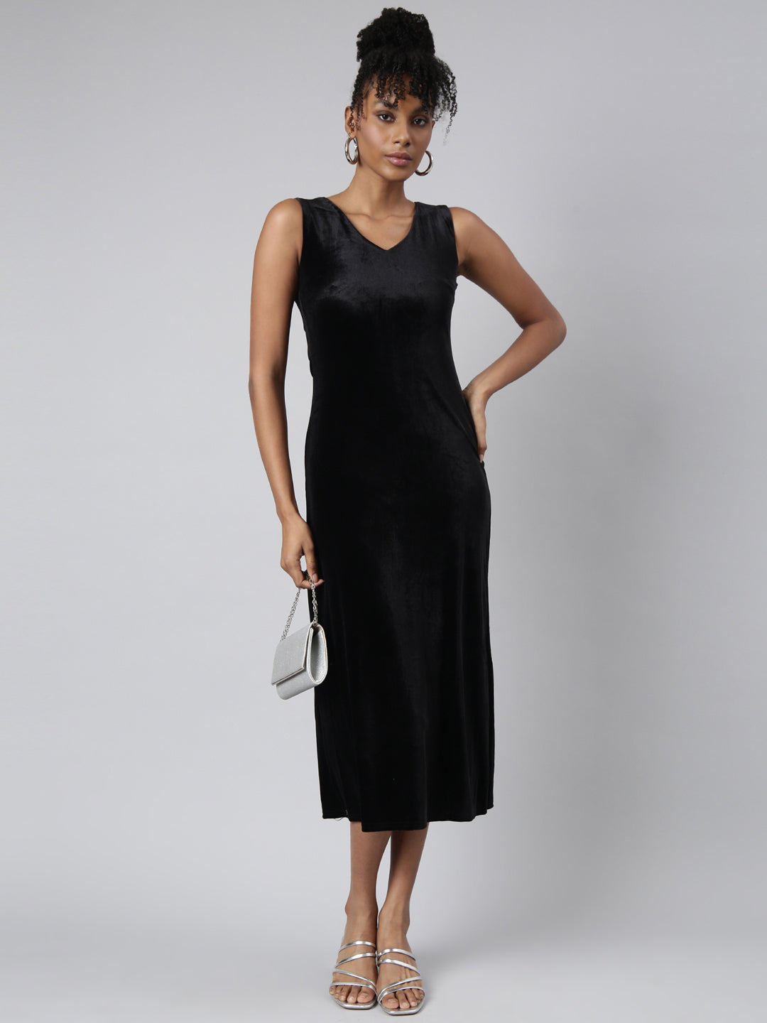 Women Black Solid Sheath Dress