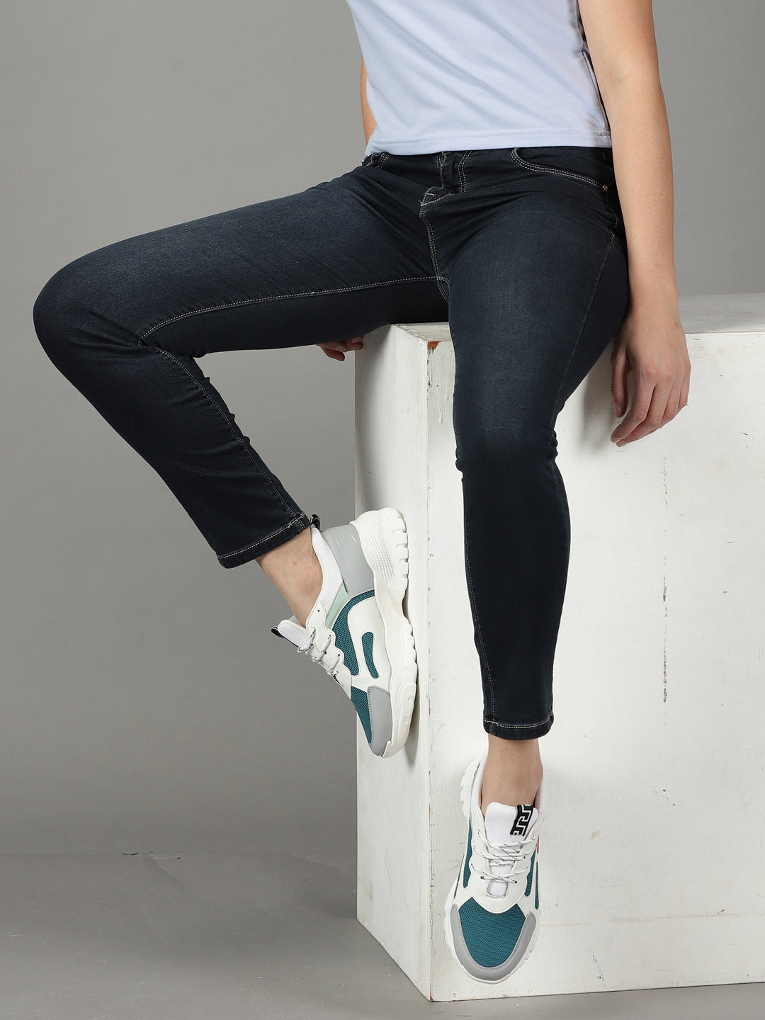 Women's Navy Blue Solid Fit Denim Jeans