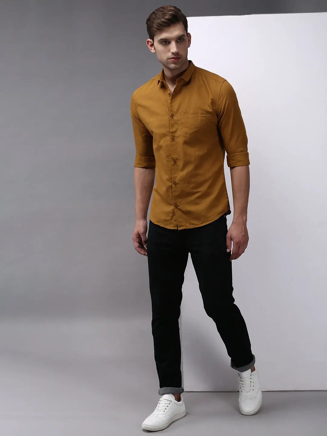 Men's Brown Solid Casual Shirt