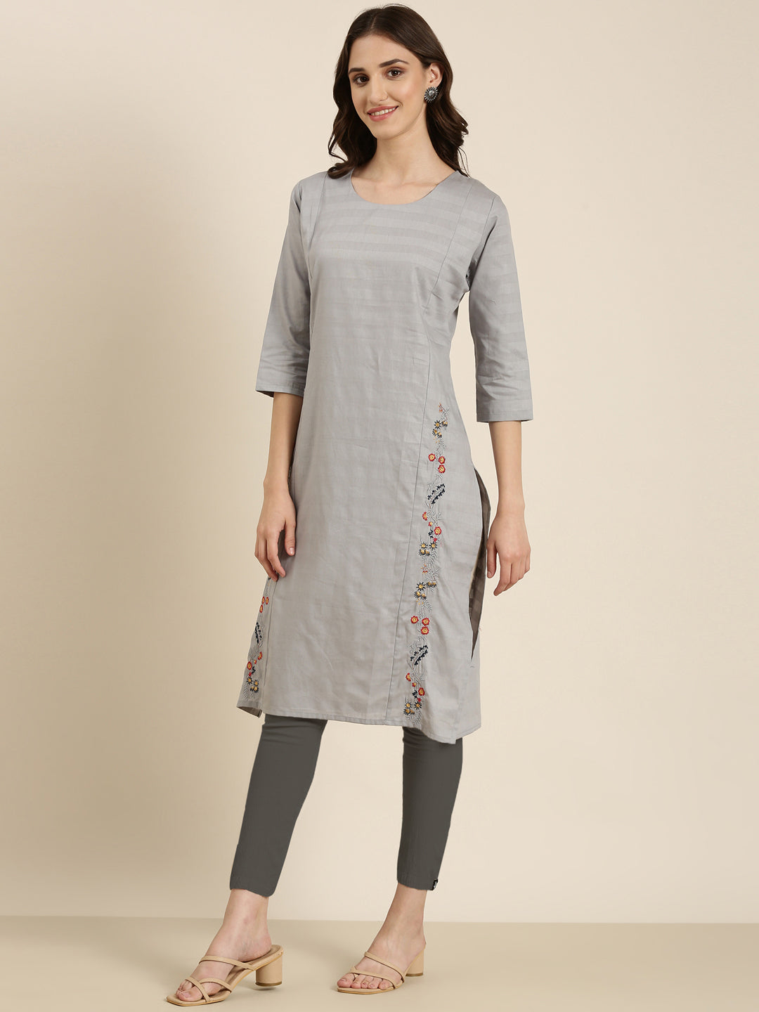 Women Grey Solid Straight Kurta