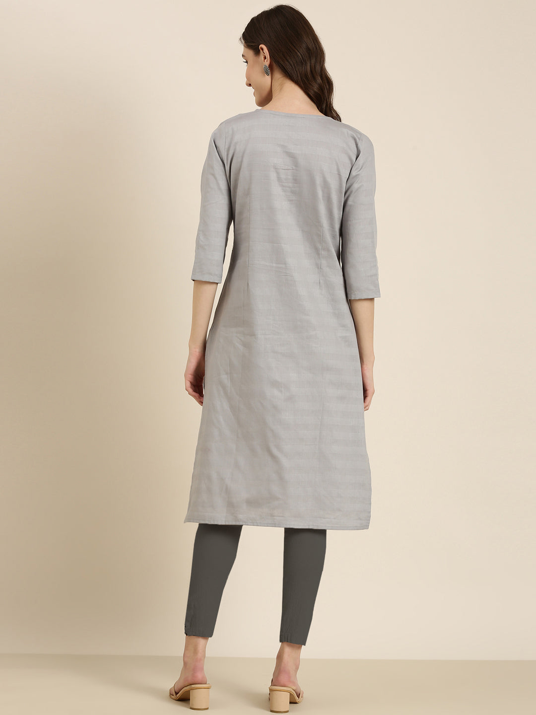 Women Grey Solid Straight Kurta