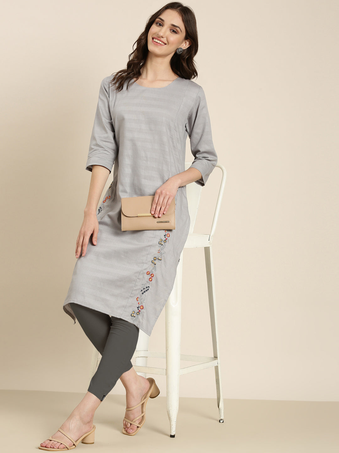 Women Grey Solid Straight Kurta