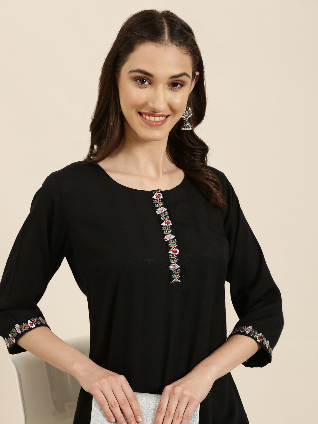 Women Black Solid Straight Kurta