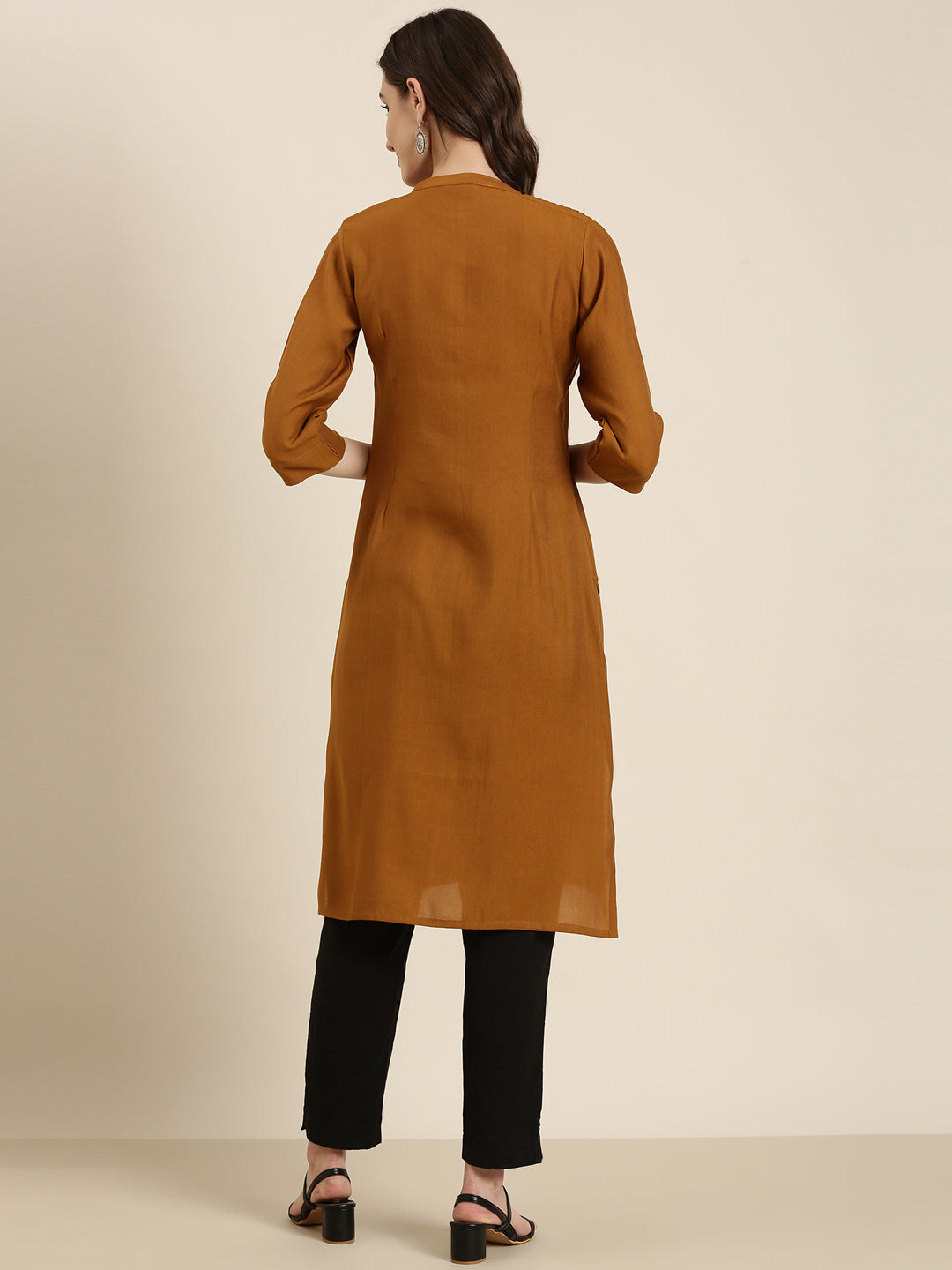 Women Camel Brown Solid Straight Kurta