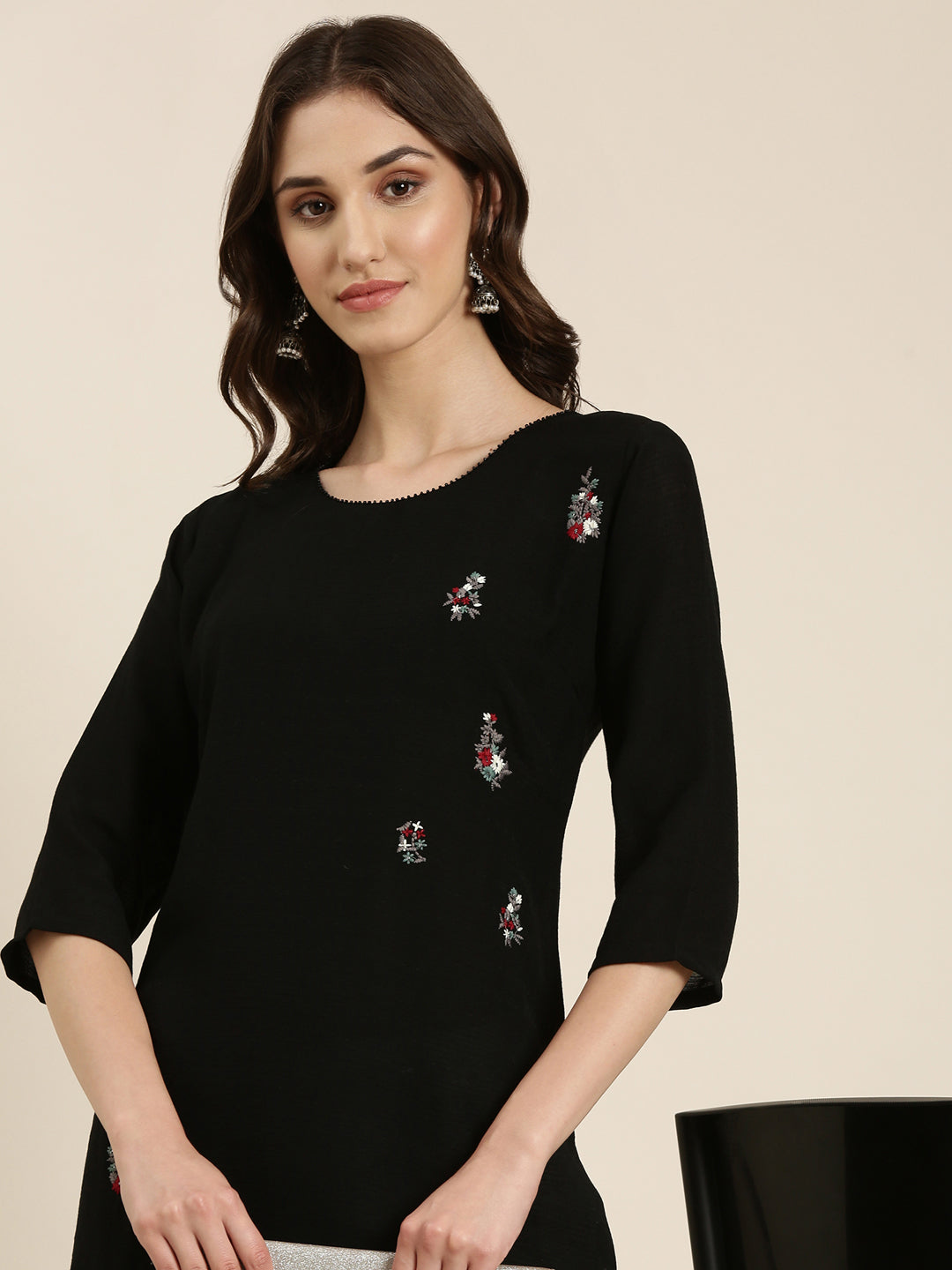 Women Black Solid Straight Kurta