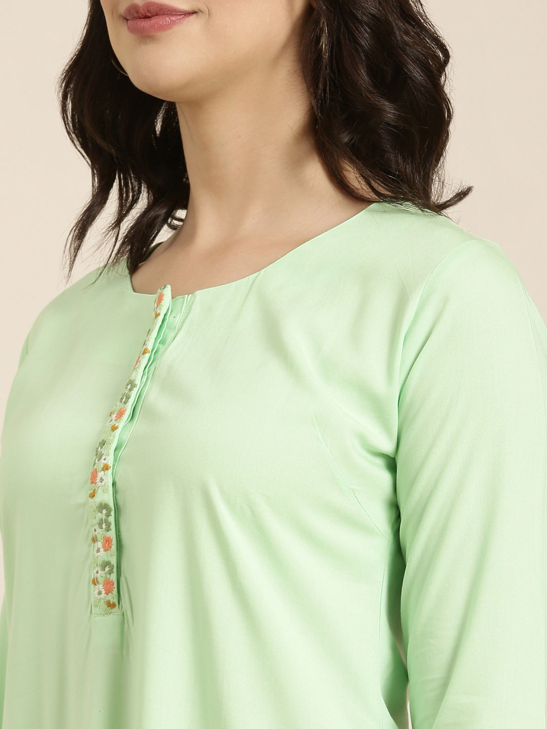 Women Straight Green Solid Kurta