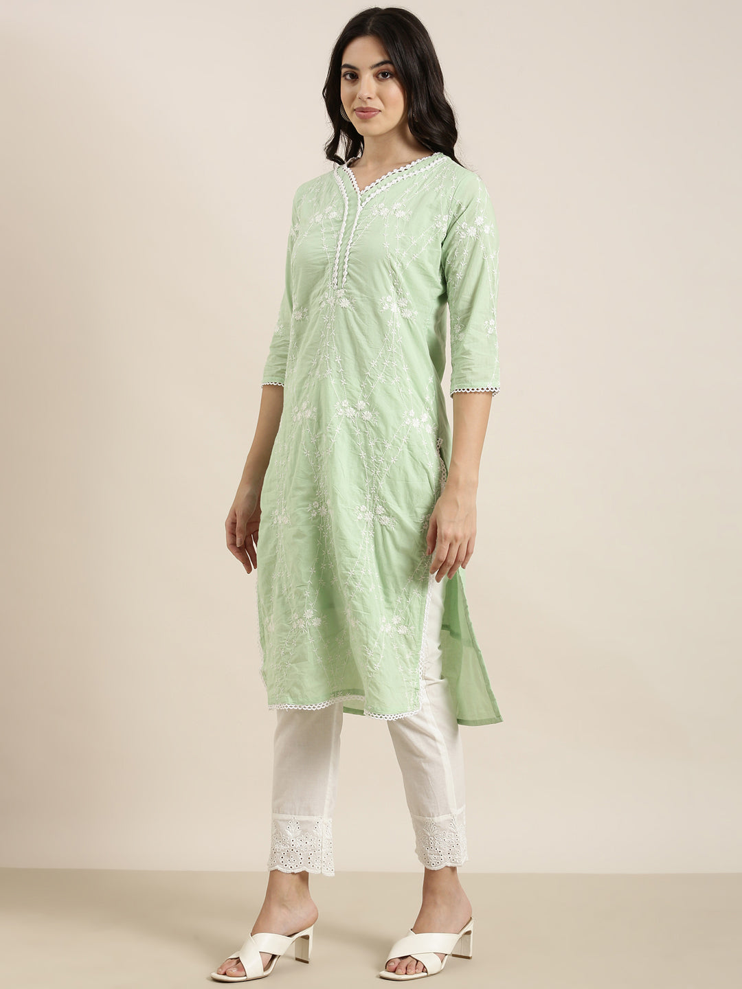 Women Straight Green Floral Kurta and Trousers Set Comes With Dupatta