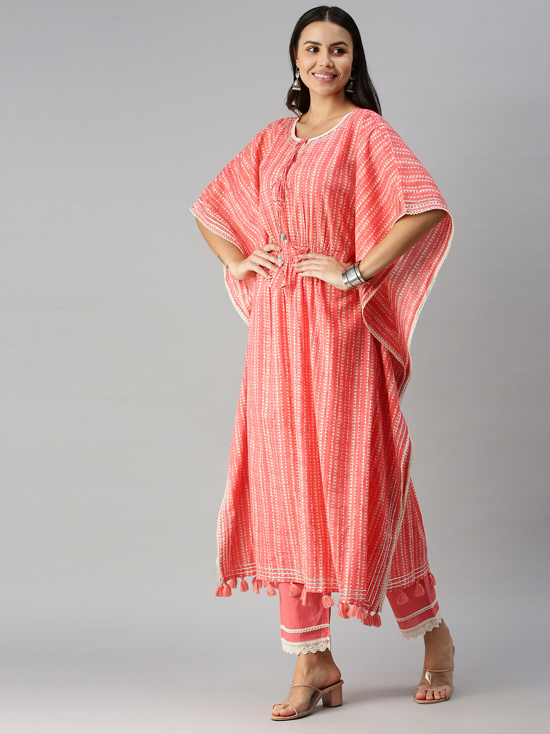 Women's PinkOff White Geometrical Kurta Sets